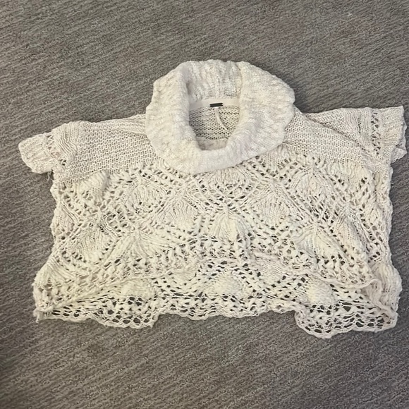 Free People Sweaters - Free people cropped sweater